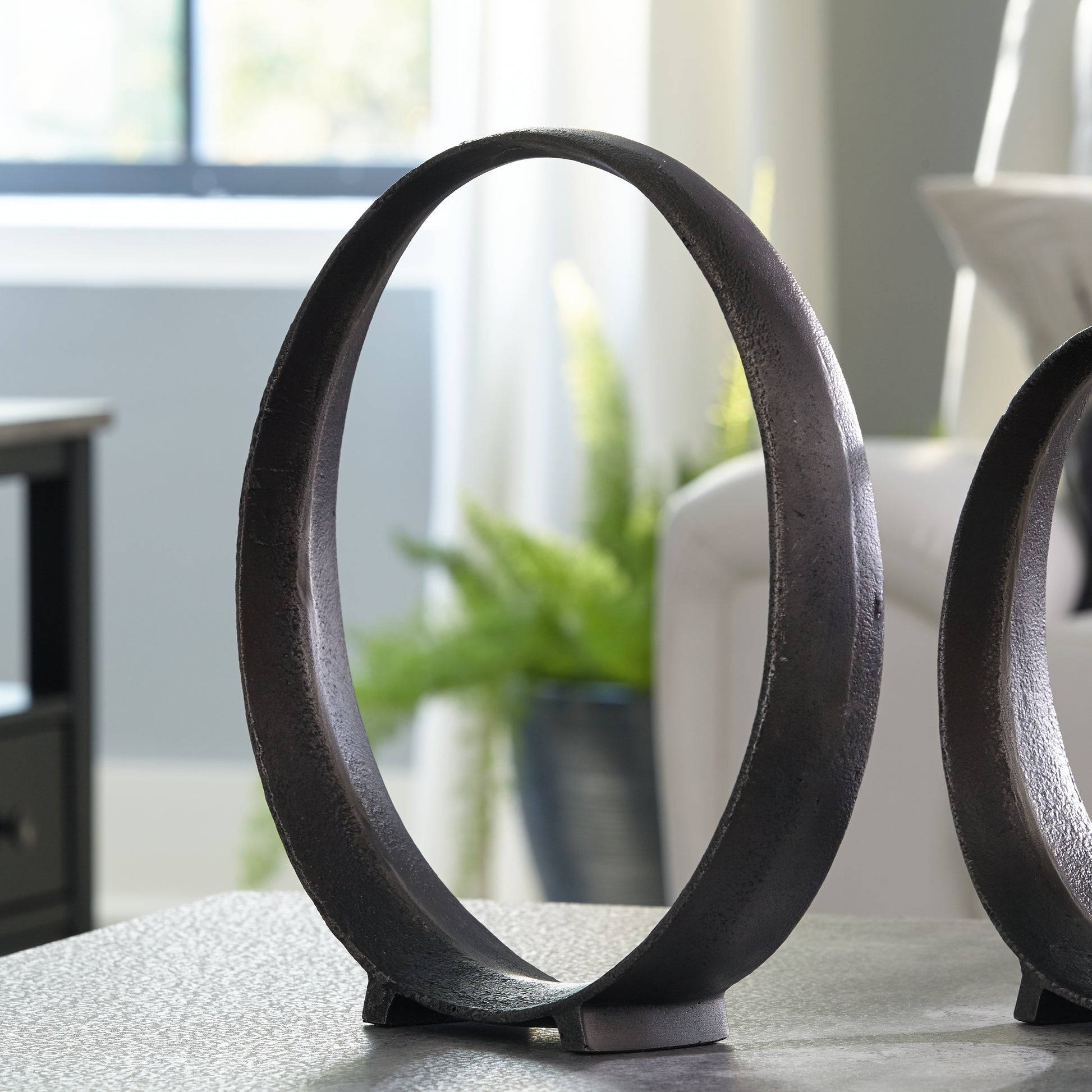 Lakeland Furniture Outlet - Ashley Furniture - Ryandale Sculpture - Sculpture / Antique Black - A2000498S