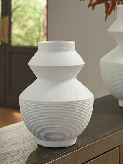 Lakeland Furniture Outlet - Ashley Furniture - Naveen Vase - Vase - A2000870