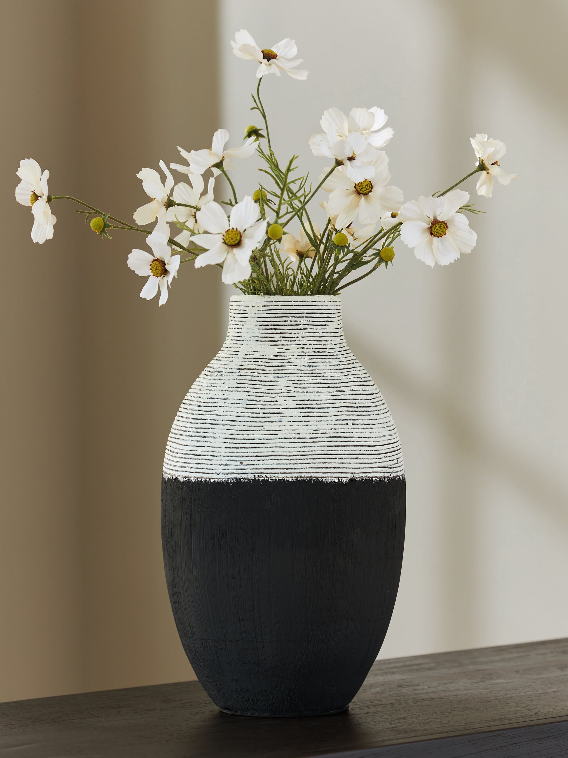 Lakeland Furniture Outlet - Ashley Furniture - Girtha Vase - Vase - A2000876