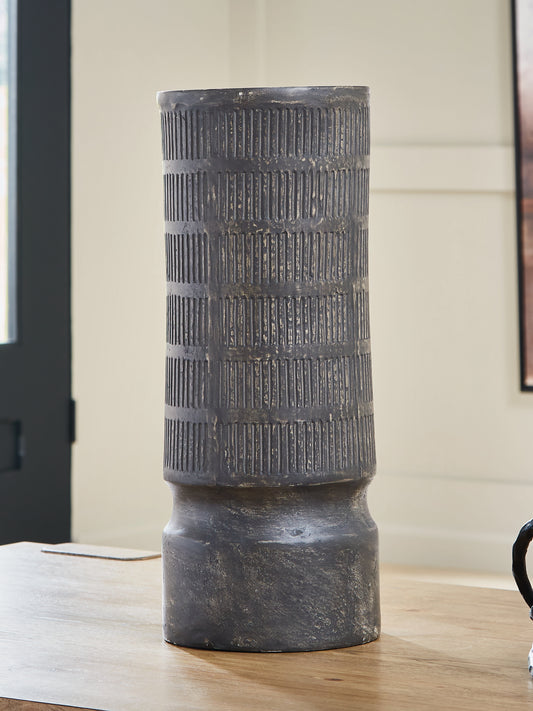 Lakeland Furniture Outlet - Ashley Furniture - Beninworth Vase - Vase - A2000879