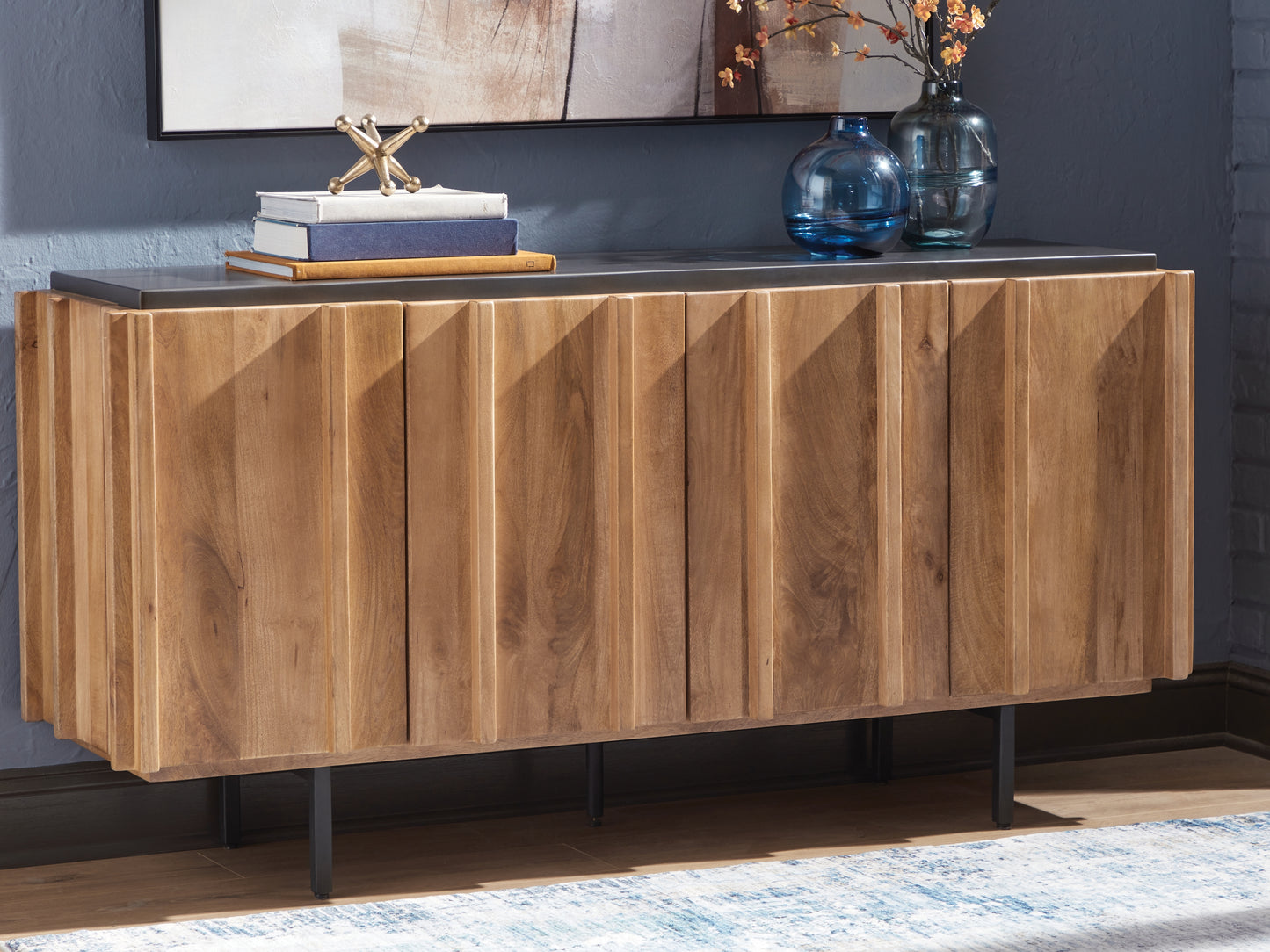 Lakeland Furniture Outlet - Ashley Furniture - Quintavious Accent Cabinet - Accent Cabinet - A4000685