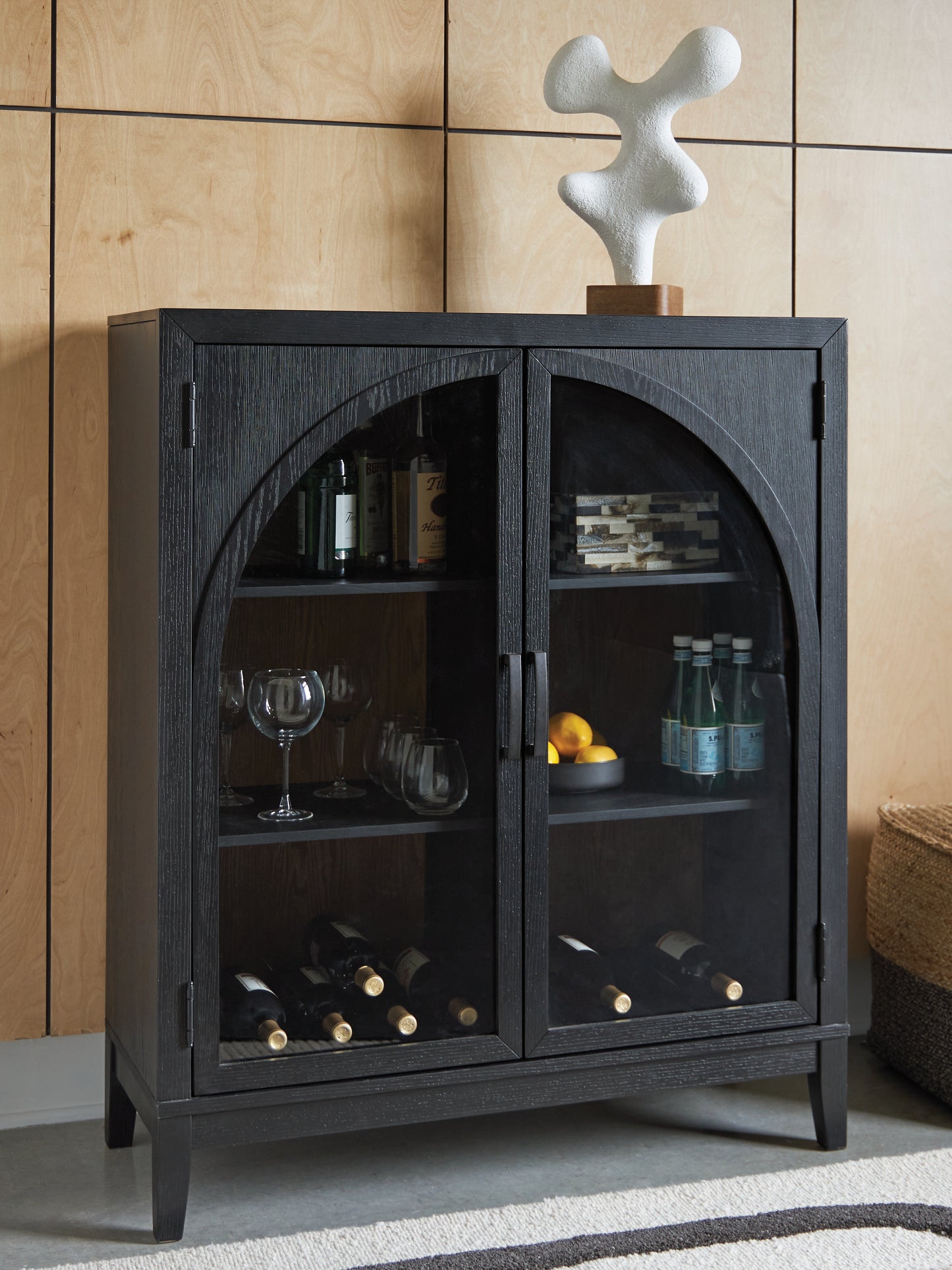 Lakeland Furniture Outlet - Ashley Furniture - Armenleigh Accent Cabinet - Bar Cabinet - A4000702