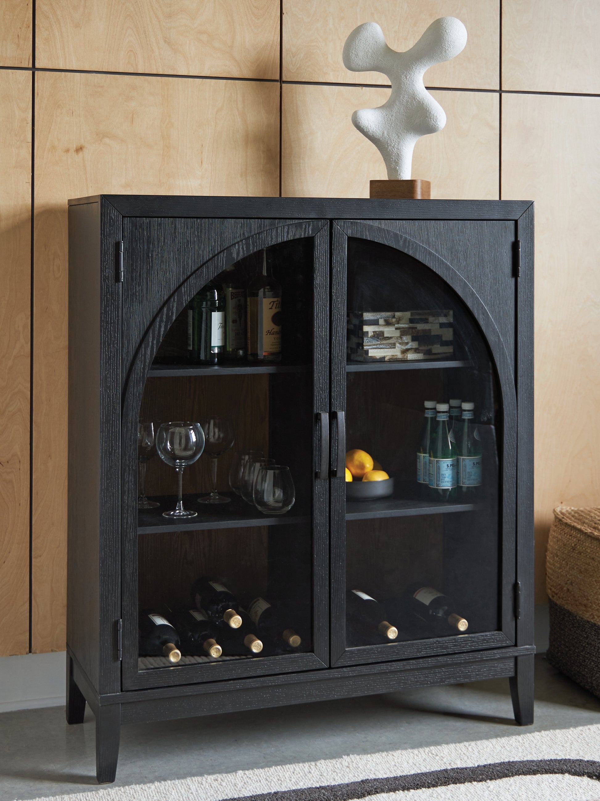 Lakeland Furniture Outlet - Ashley Furniture - Armenleigh Accent Cabinet - Bar Cabinet - A4000702