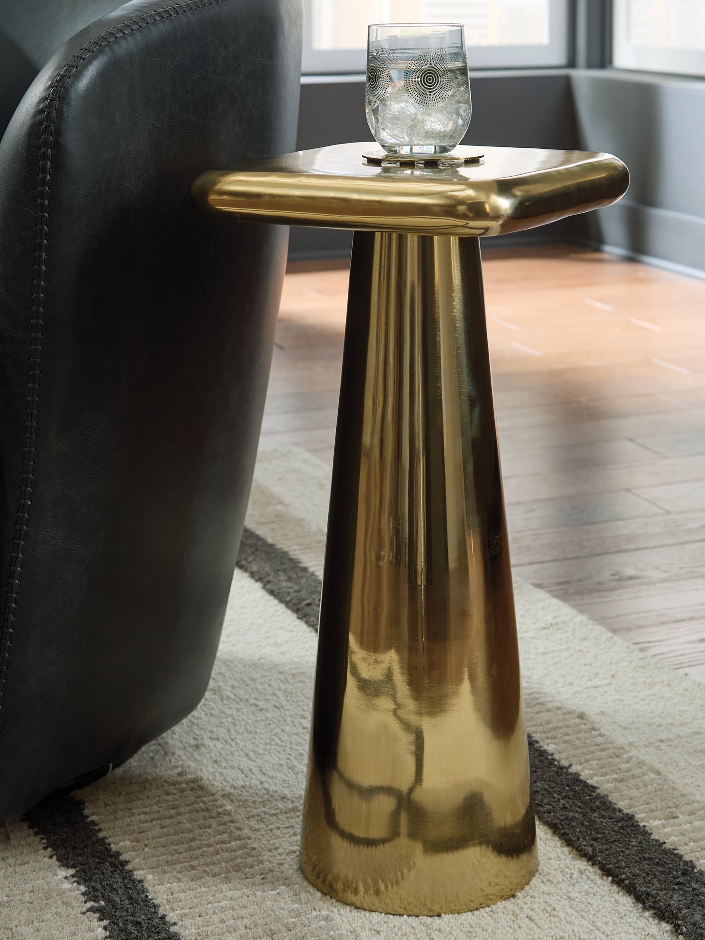 Lakeland Furniture Outlet - Ashley Furniture - Dallenburg Accent Table - Accent Table - A4000717