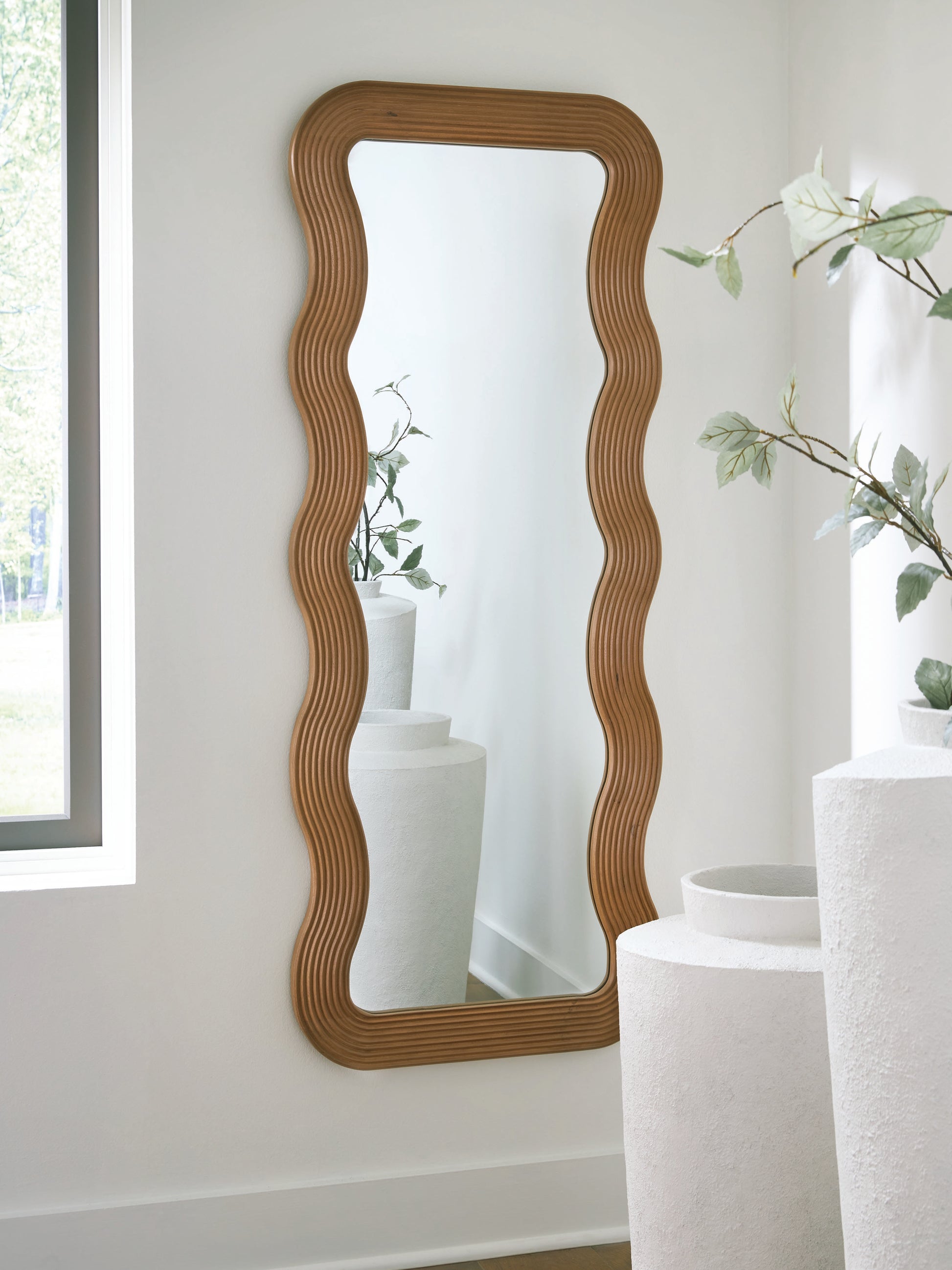 Lakeland Furniture Outlet - Ashley Furniture - Ellisonville Mirror - Floor Mirror - A8010413