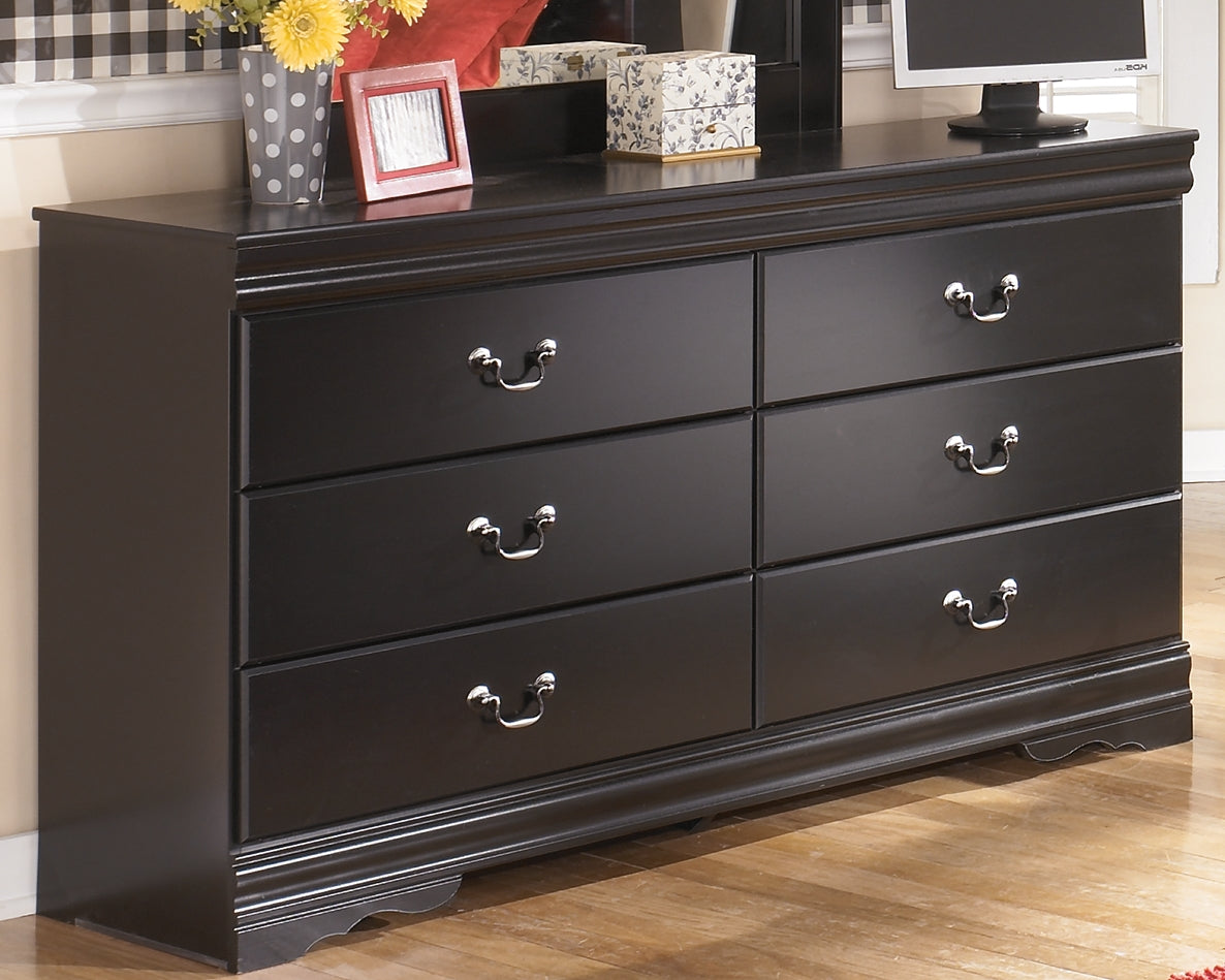 Lakeland Furniture Outlet - Ashley Furniture - Huey Vineyard Bedroom - Six Drawer Dresser / Black - B128-31