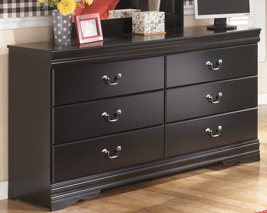 Lakeland Furniture Outlet - Ashley Furniture - Huey Vineyard Bedroom - Six Drawer Dresser / Black - B128-31