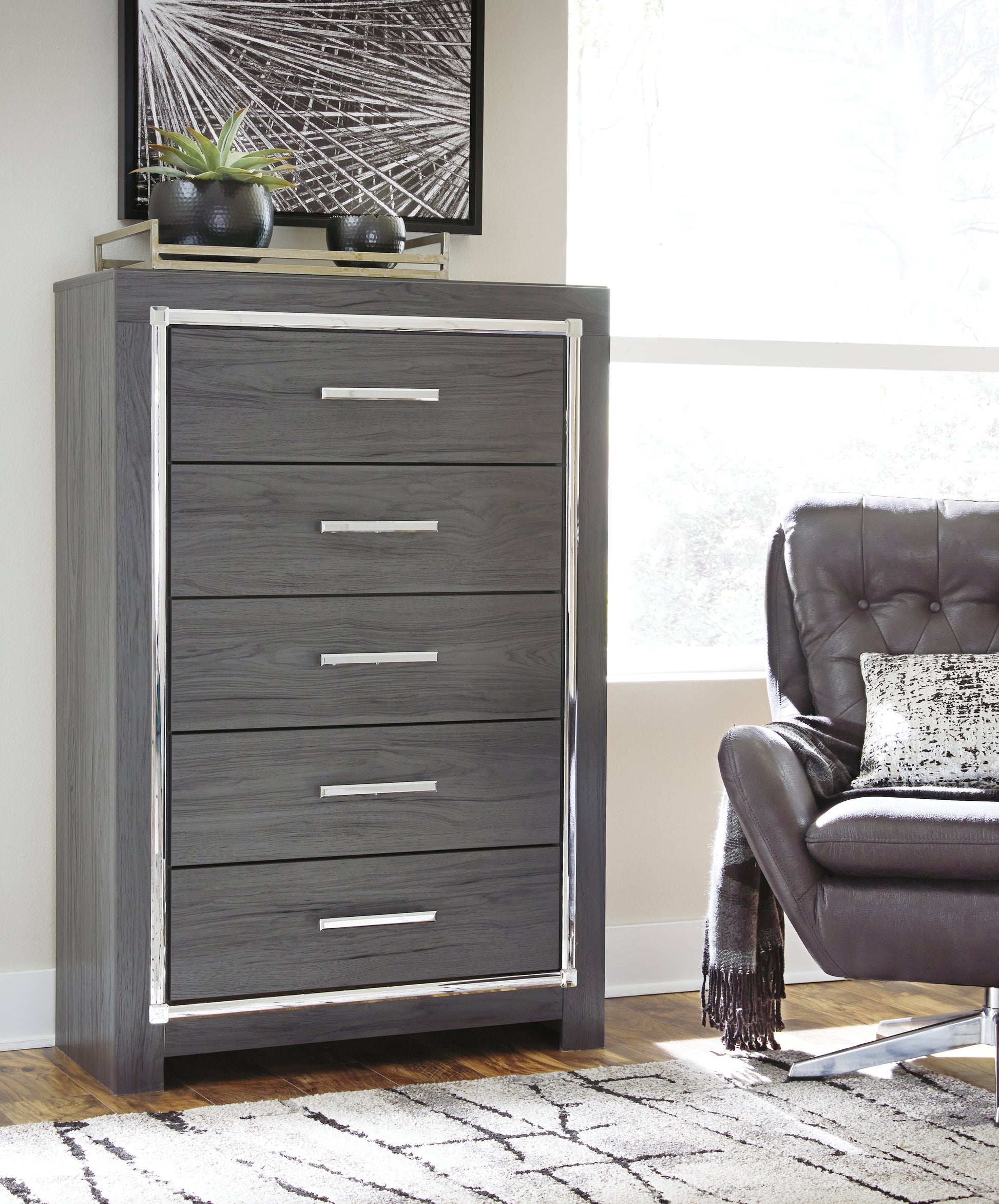 Lakeland Furniture Outlet - Ashley Furniture - Lodanna Bedroom - Five Drawer Chest - B214-46