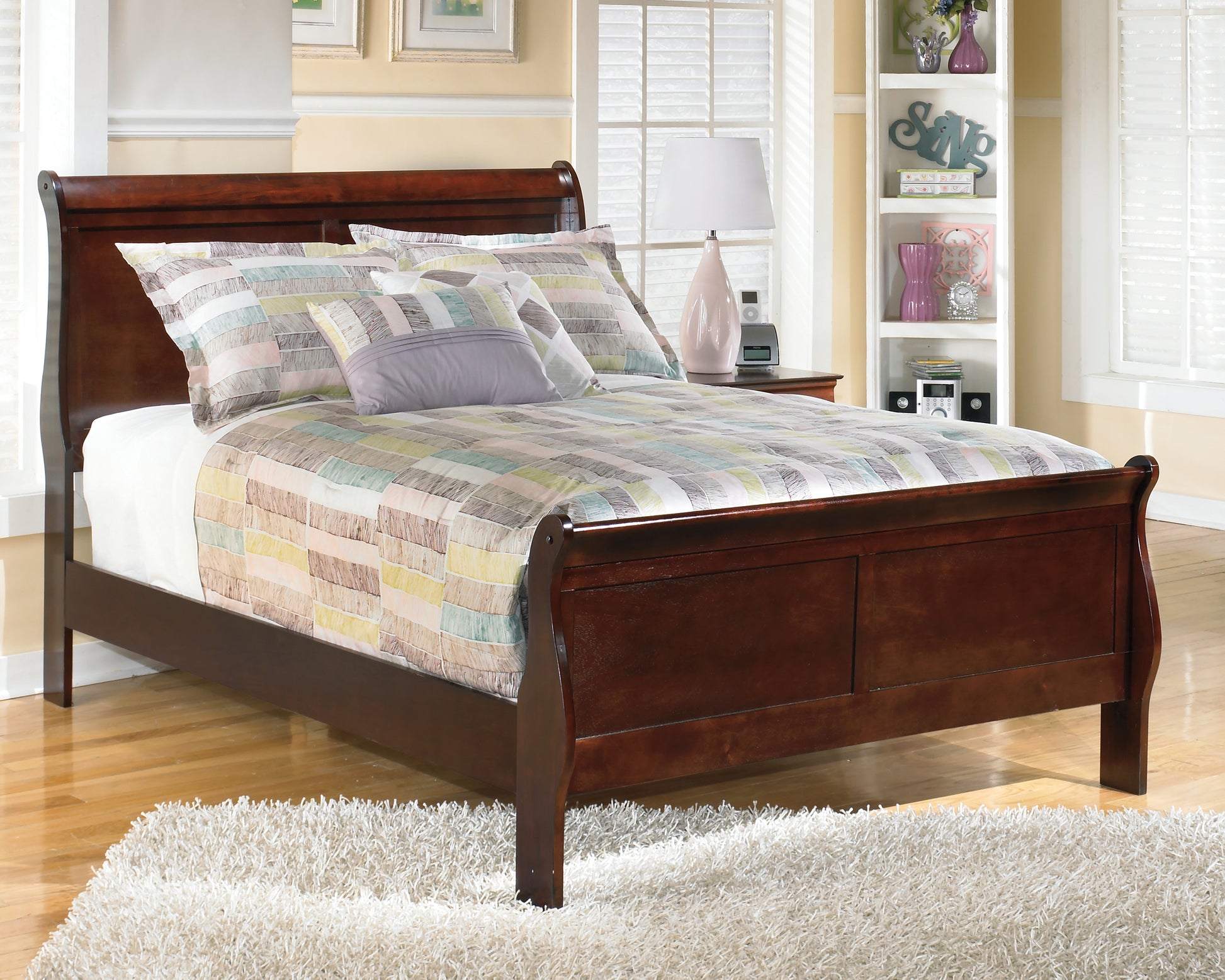 Lakeland Furniture Outlet - Ashley Furniture - Alisdair Bedroom - Full Sleigh Bed / Reddish Brown - B376B4