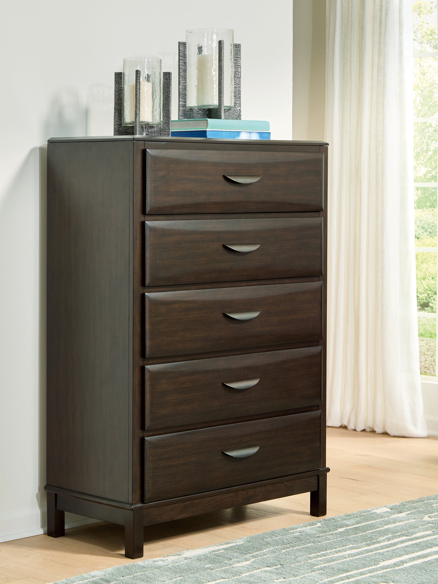 Lakeland Furniture Outlet - Ashley Furniture - Vanmore Bedroom - Five Drawer Chest / Dark Brown - B479-46