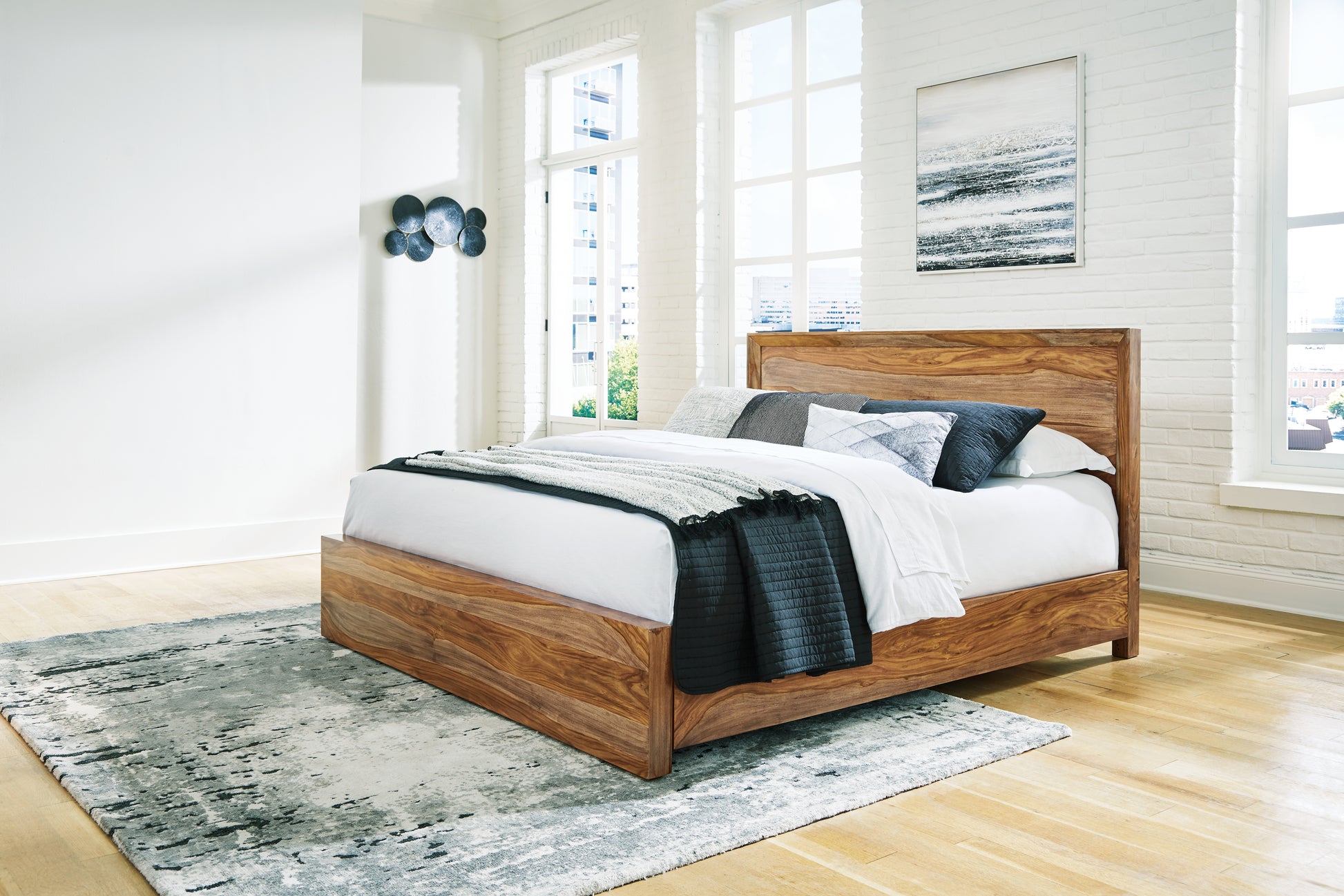 Lakeland Furniture Outlet - Ashley Furniture - Dressonni Bedroom - King Panel Bed / Brown - B790B4