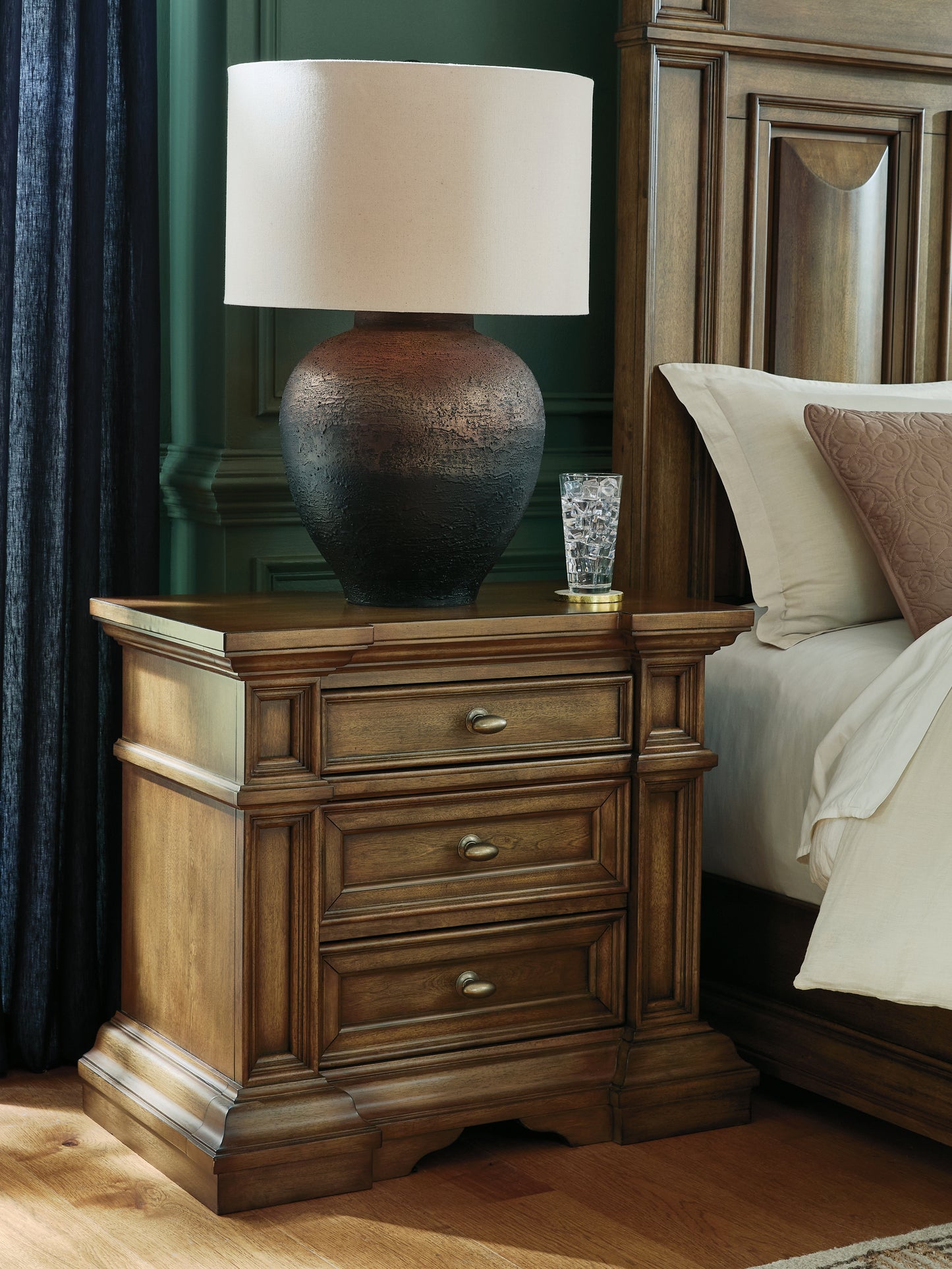 Lakeland Furniture Outlet - Ashley Furniture - Frantanna Bedroom - Three Drawer Night Stand / Brown - PCB949-93