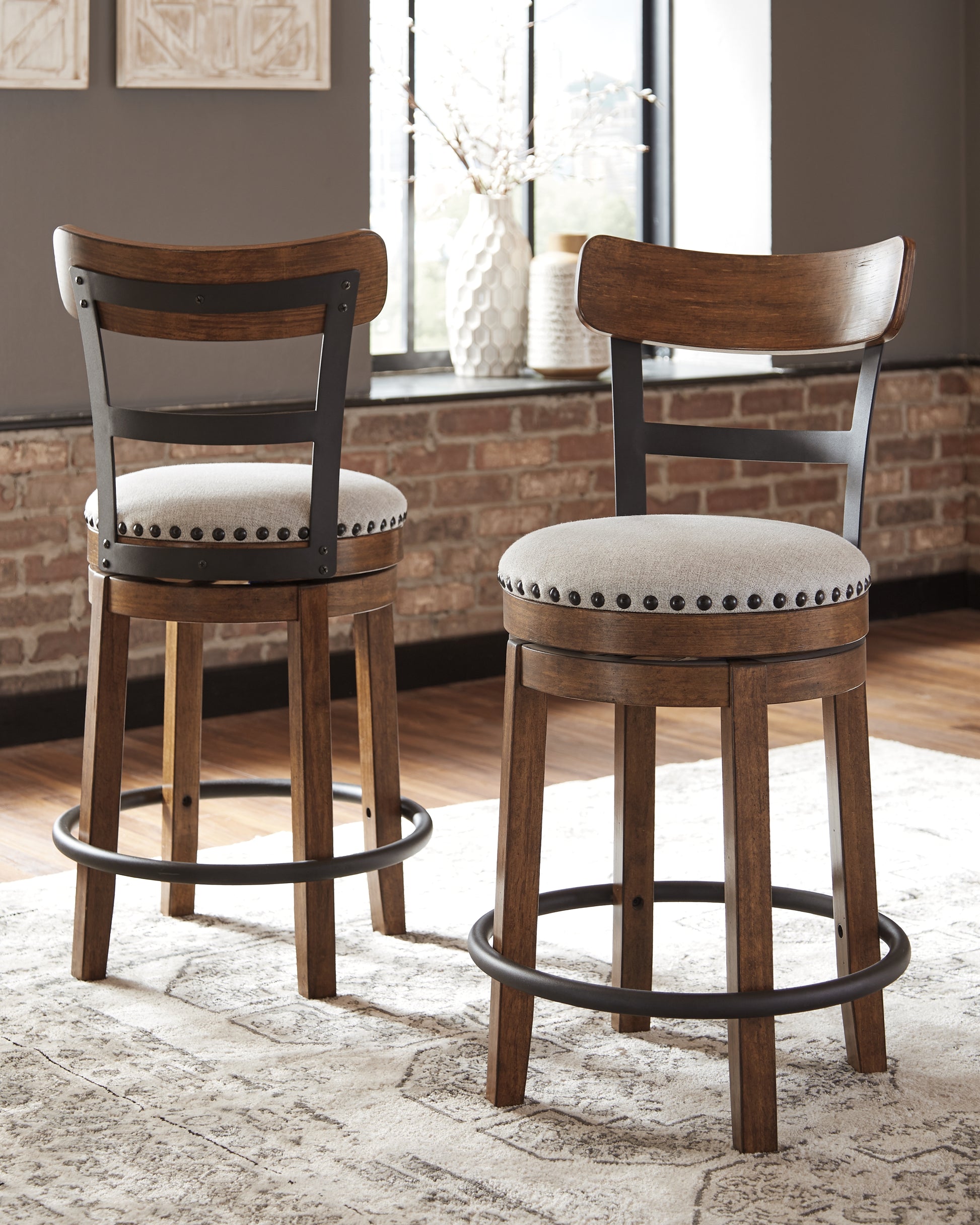Lakeland Furniture Outlet - Ashley Furniture - Valebeck Dining Room - UPH Swivel Barstool (1/CN) / Brown - D546-424