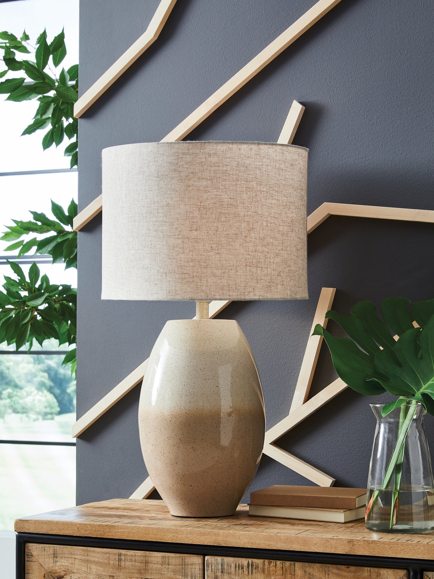 Lakeland Furniture Outlet - Ashley Furniture - Linas Lighting - Metal Table Lamp (1/CN) - L207594