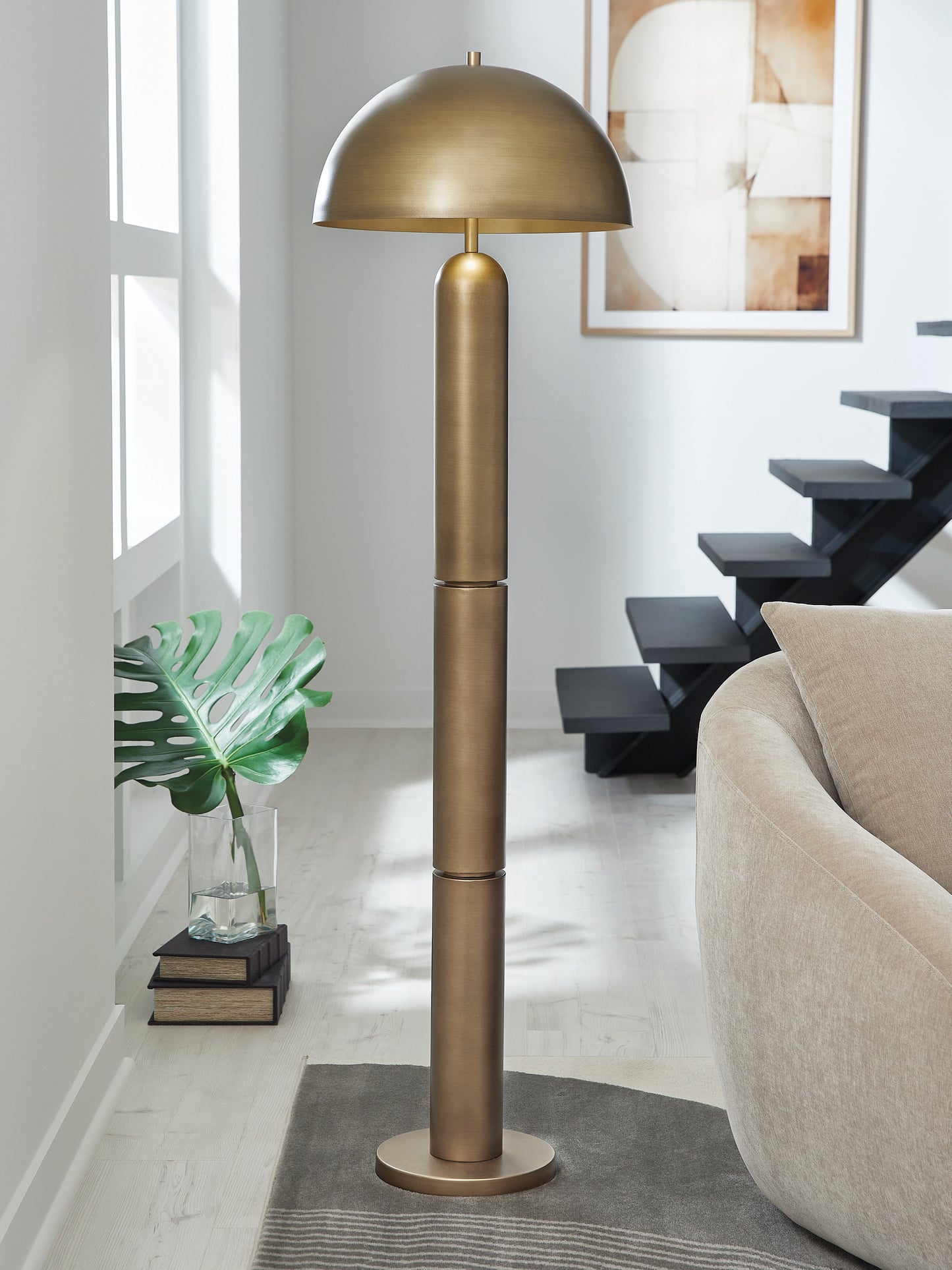 Lakeland Furniture Outlet - Ashley Furniture - Wendfield Lighting - Metal Floor Lamp (1/CN) / Antique Gold Finish - L208511
