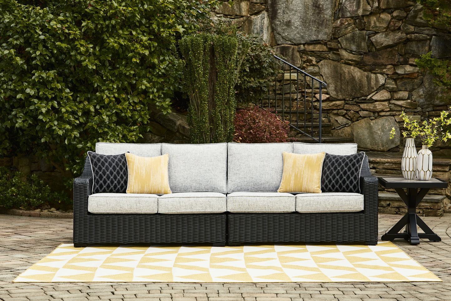 Lakeland Furniture Outlet - Ashley Furniture - Beachcroft Outdoor - RAF/LAF Loveseat w/CUSH (Set of 2) / Black/Light Gray - P792-854