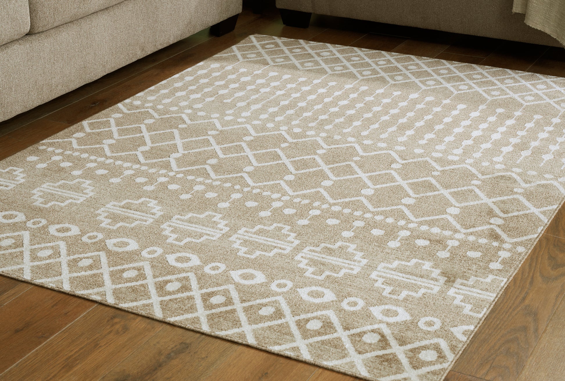 Lakeland Furniture Outlet - Ashley Furniture - Bunchly Rug - 4'11" x 7'2" Washable Rug / Tan/Brown/Cream - R406222