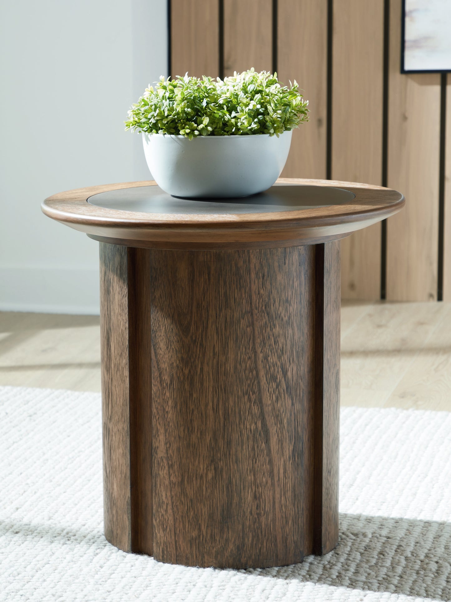 Lakeland Furniture Outlet - Ashley Furniture - Dontayne End Table - Round End Table - T563-6