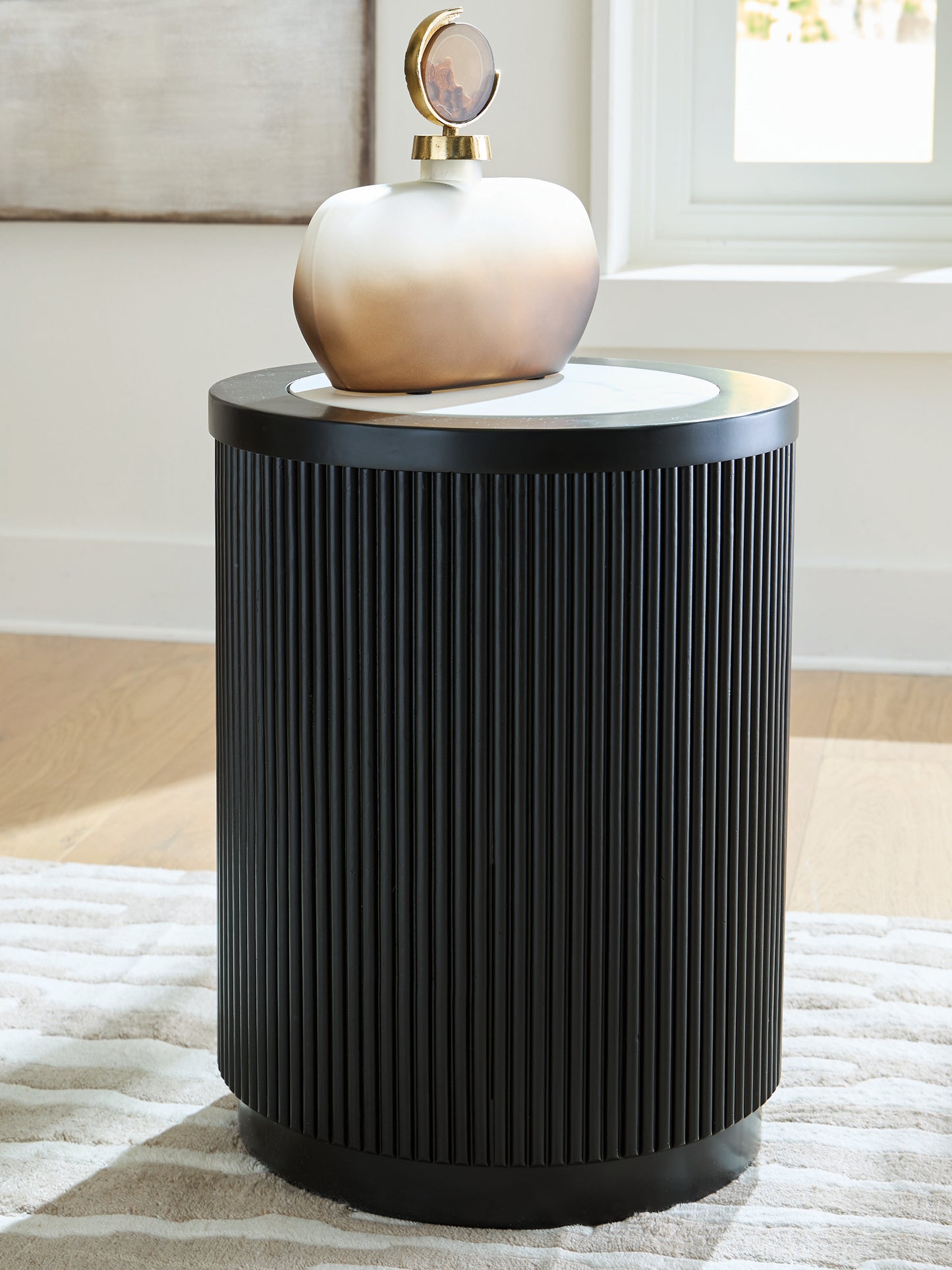 Lakeland Furniture Outlet - Ashley Furniture - Grayman End Table - Round End Table - T650-6