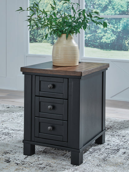 Lakeland Furniture Outlet - Ashley Furniture - Wildenauer Chairside End Table - Chair Side End Table - T664-7