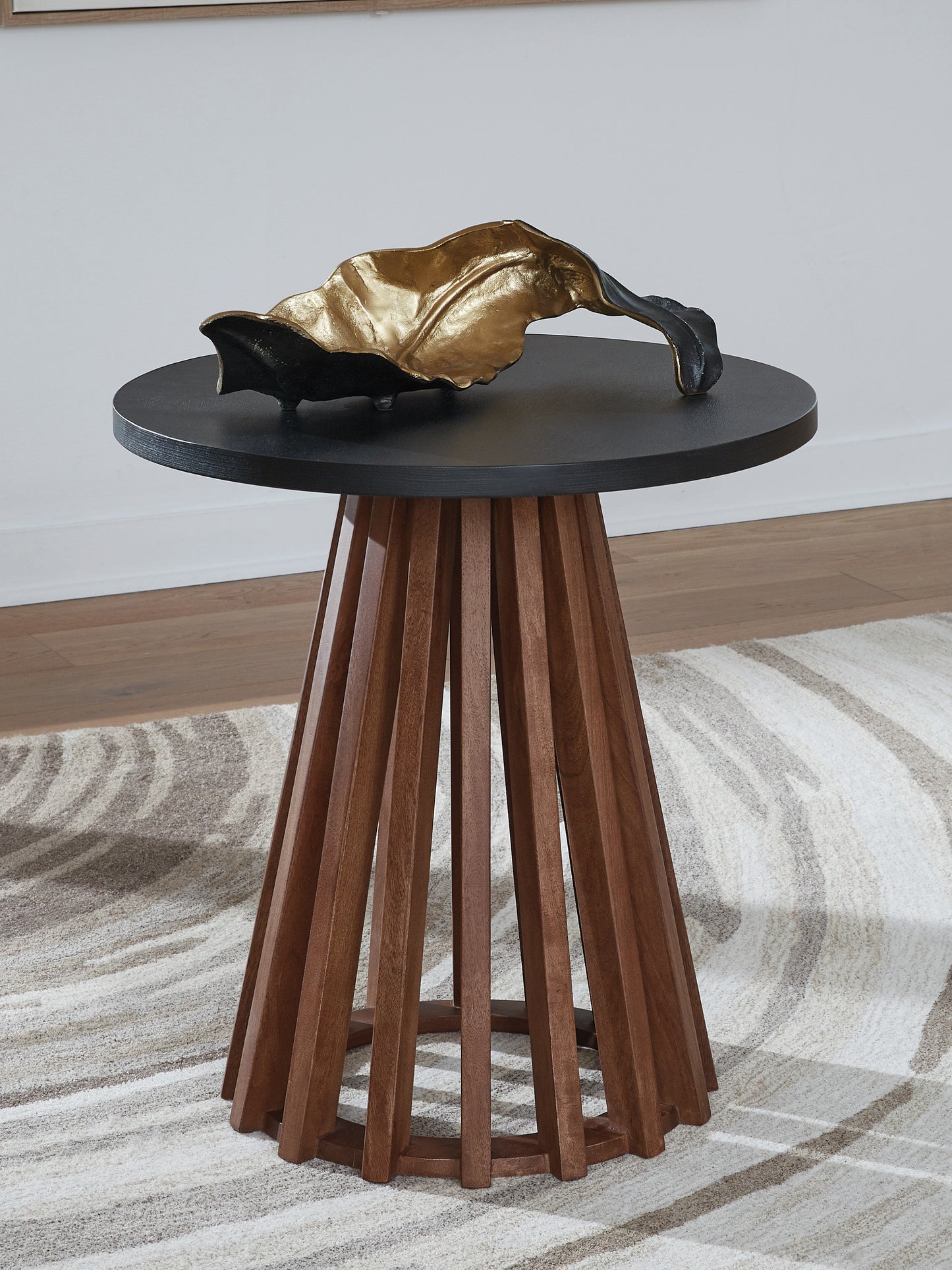Lakeland Furniture Outlet - Ashley Furniture - Kallari End Table - Round End Table - T737-6