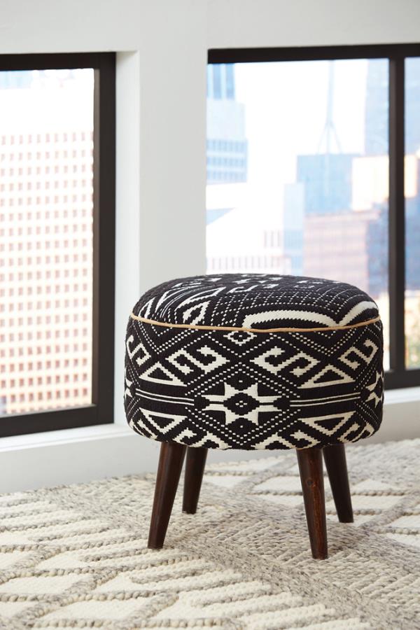 ACCENTS : OTTOMANS Living Room